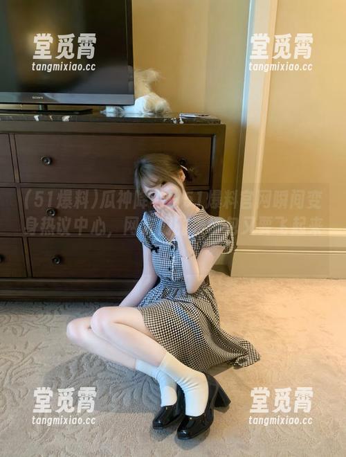 51爆料 瓜神降临!51爆料官网瞬间变身热议中心,网友们的表情包又要飞起来了!