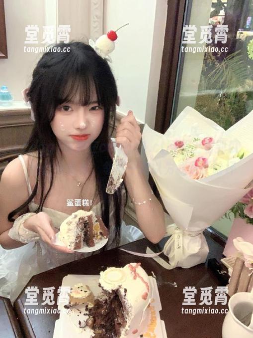每次在ccgg51.ct网页上看到瓜，我都偷偷乐，邻居一定以为我在干啥坏事！