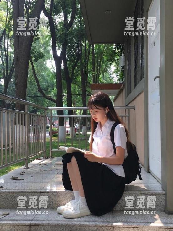 沉迷于“xgua99.tv”免费双击瓜的时候，偶尔觉得自己像个菜市场的瓜贩，搞得一身瓜沫。