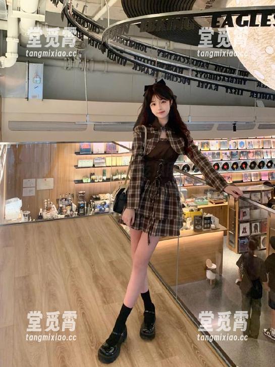 “人人吃瓜网”地址的传说，被我晃荡得不轻，用脚印来探寻吧。