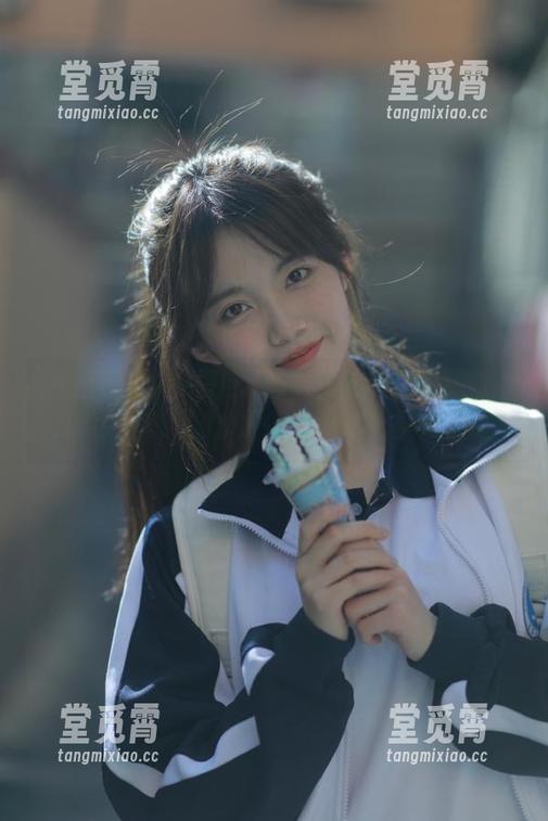 今日吃瓜51发布：老虎菜映衬几片生菜，这才是低调奢华的典范吧！