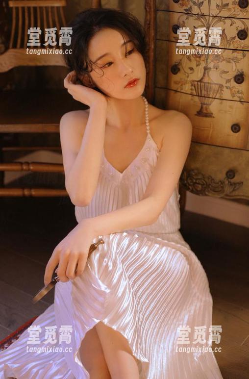 登录后，孤注一掷的心态，让吃瓜网充满了戏剧和荒诞。