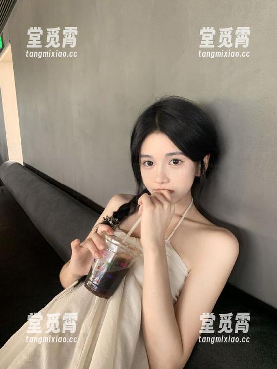 不小心观看了网曝黑料，叹气中夹杂着微微的兴奋。