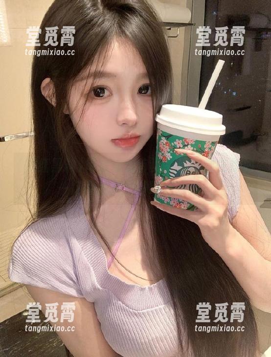 每次滑到首页，都仿佛在参加一场网红黑料的吃瓜狂欢。